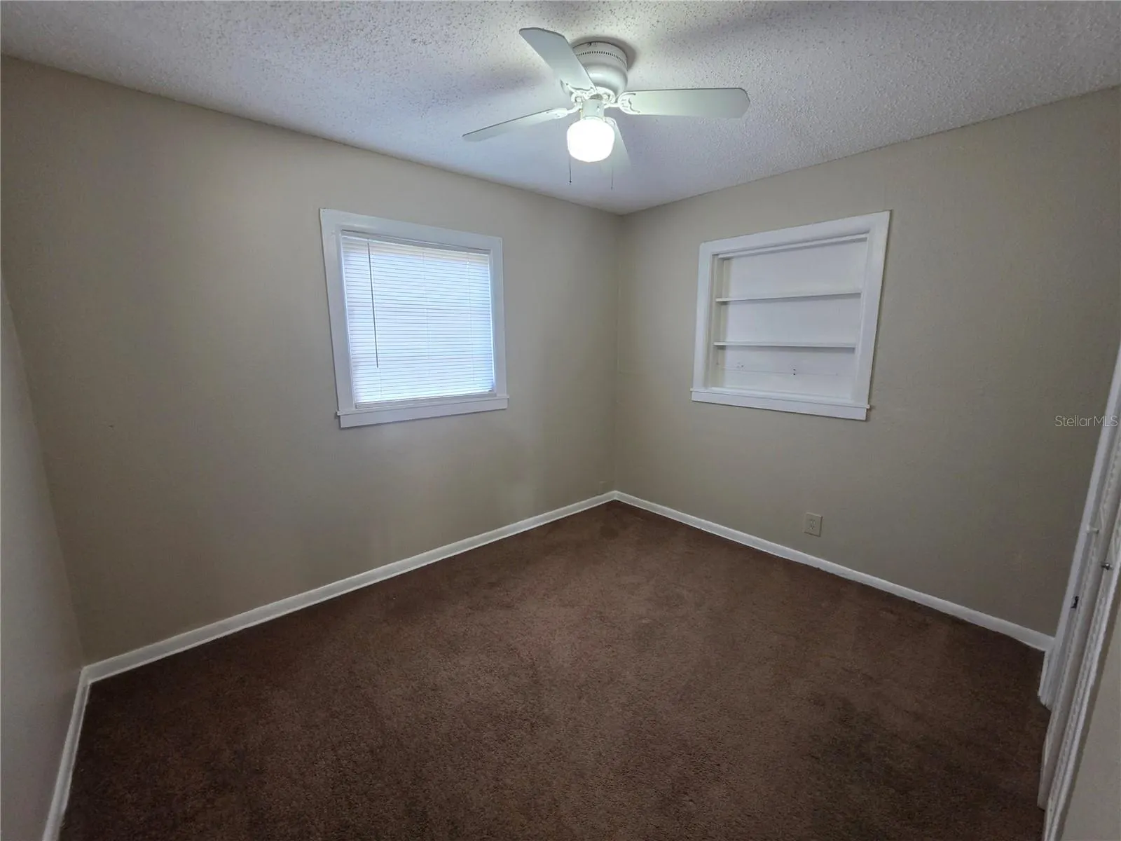 1512 W COMANCHE AVE