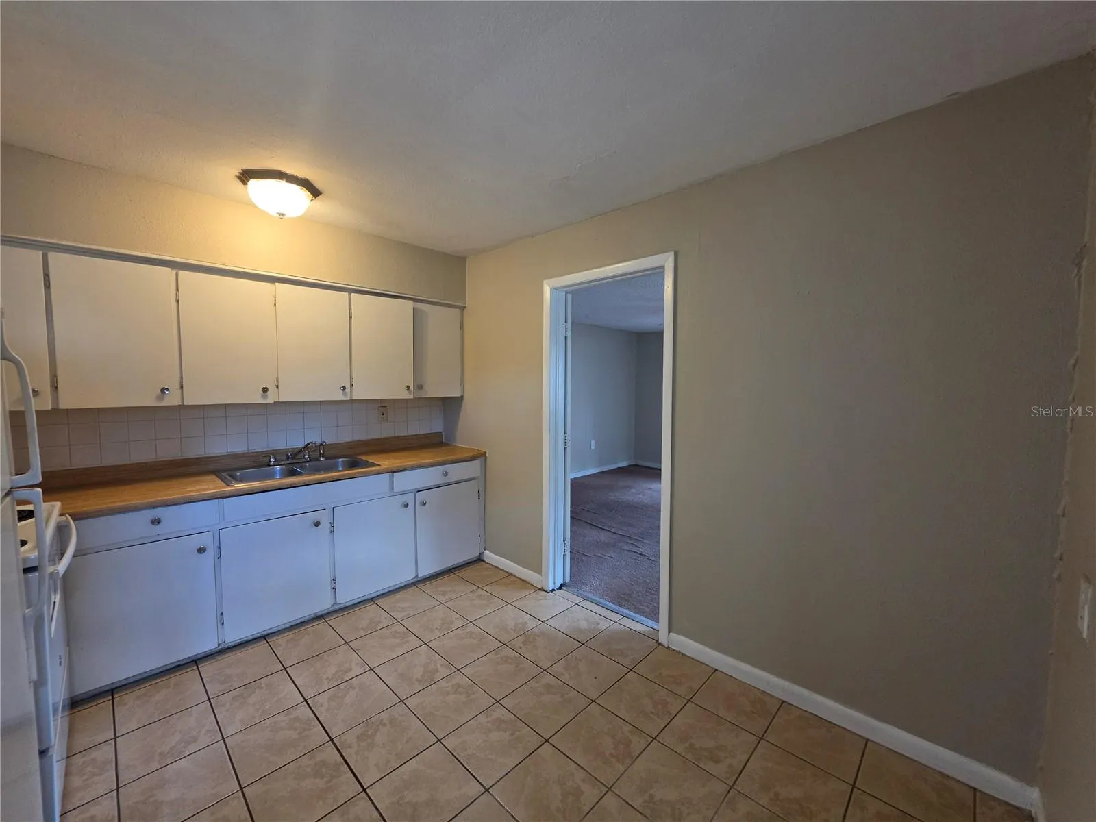 1512 W COMANCHE AVE