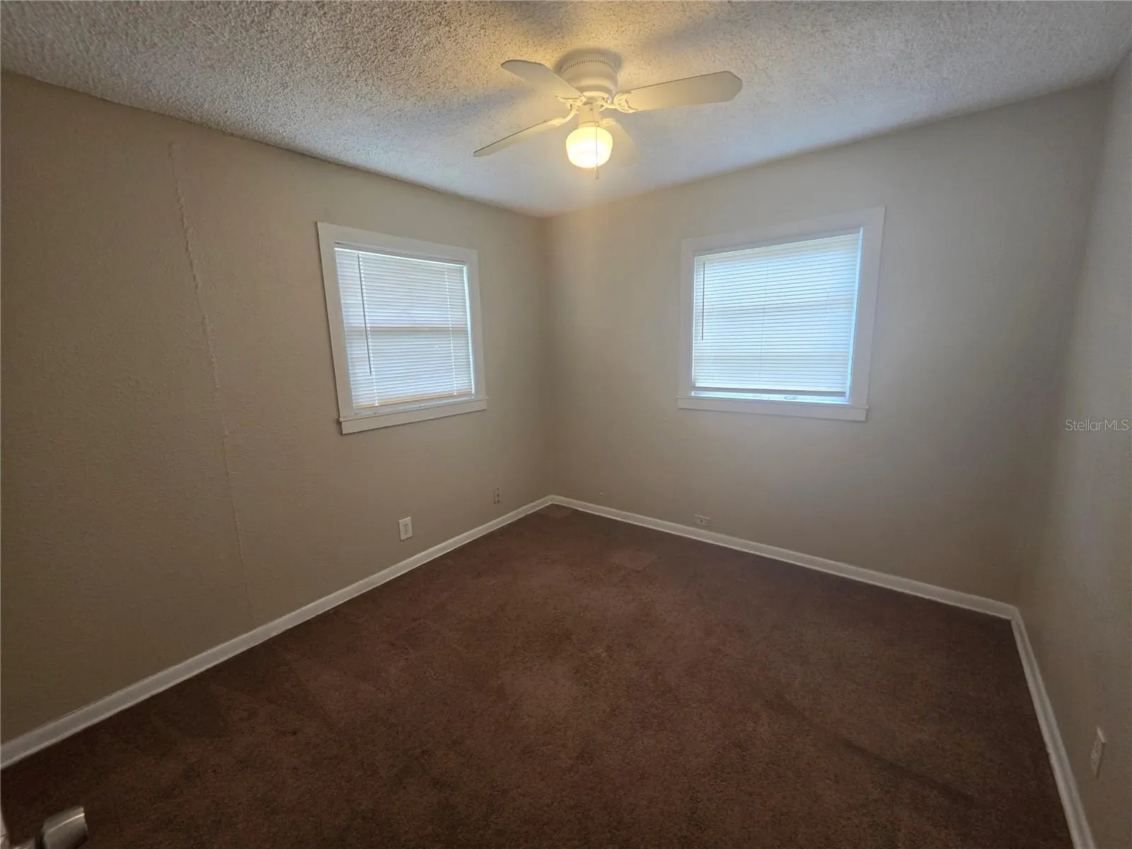 1512 W COMANCHE AVE