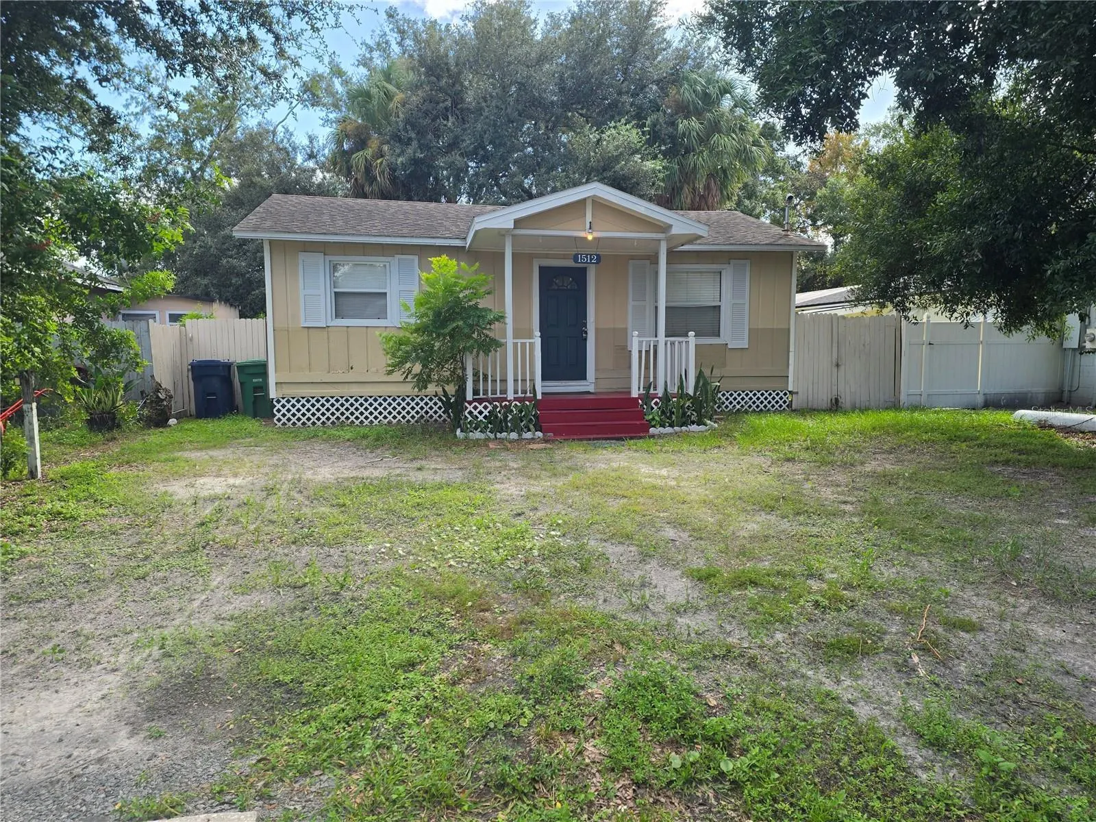 1512 W COMANCHE AVE