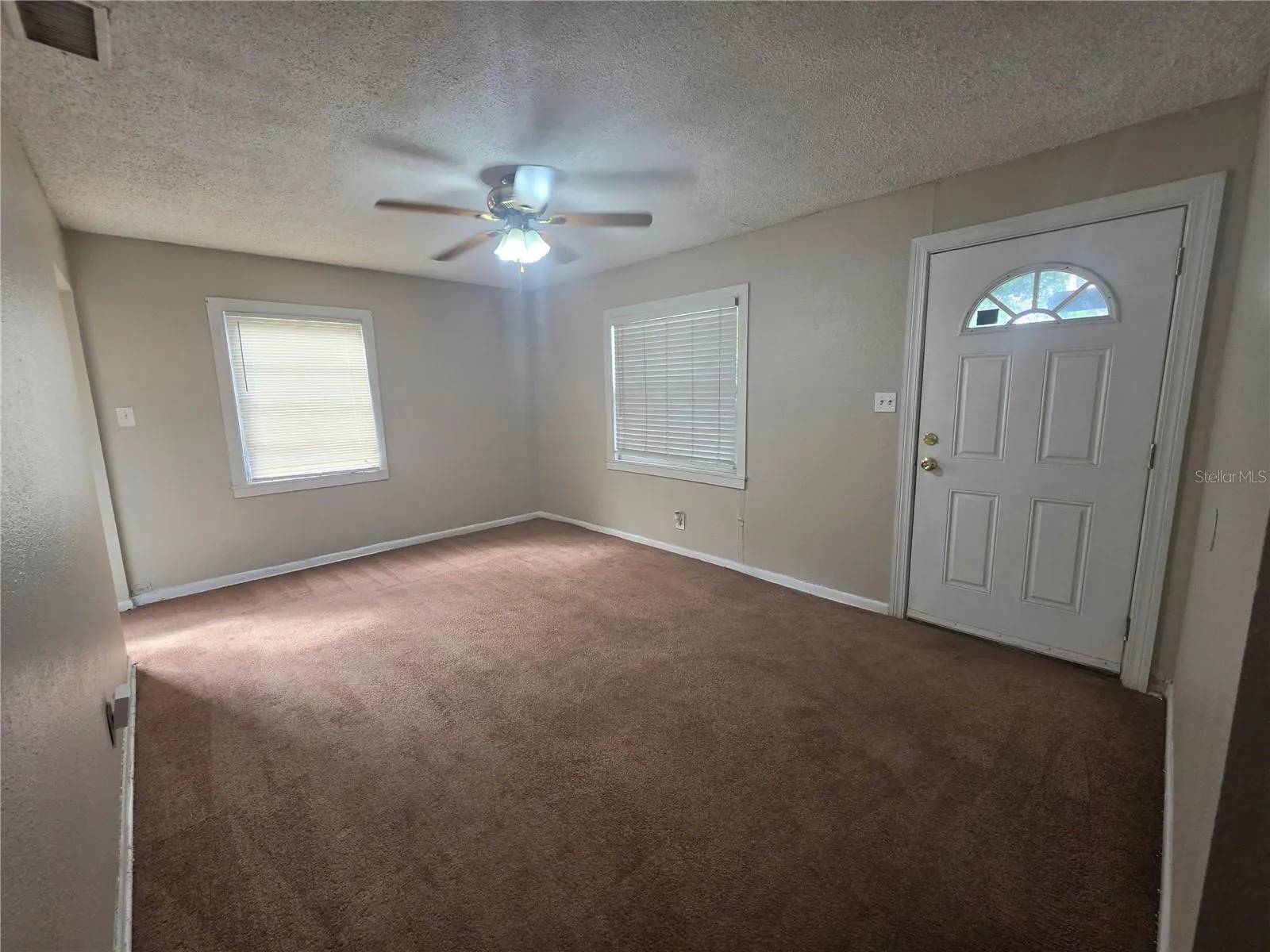 1512 W COMANCHE AVE