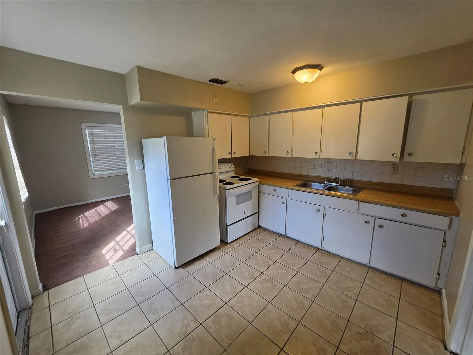 1512 W COMANCHE AVE
