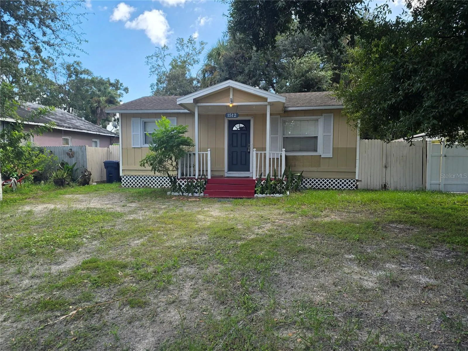 1512 W COMANCHE AVE