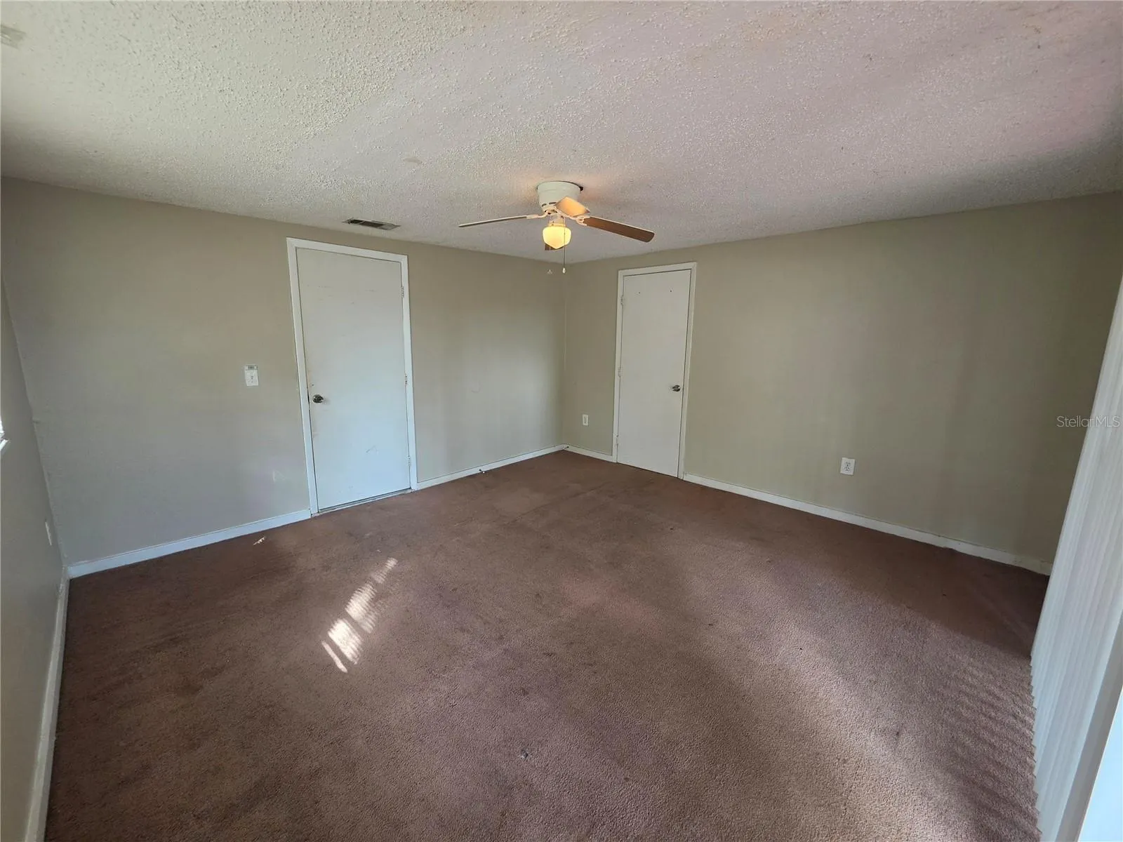 1512 W COMANCHE AVE