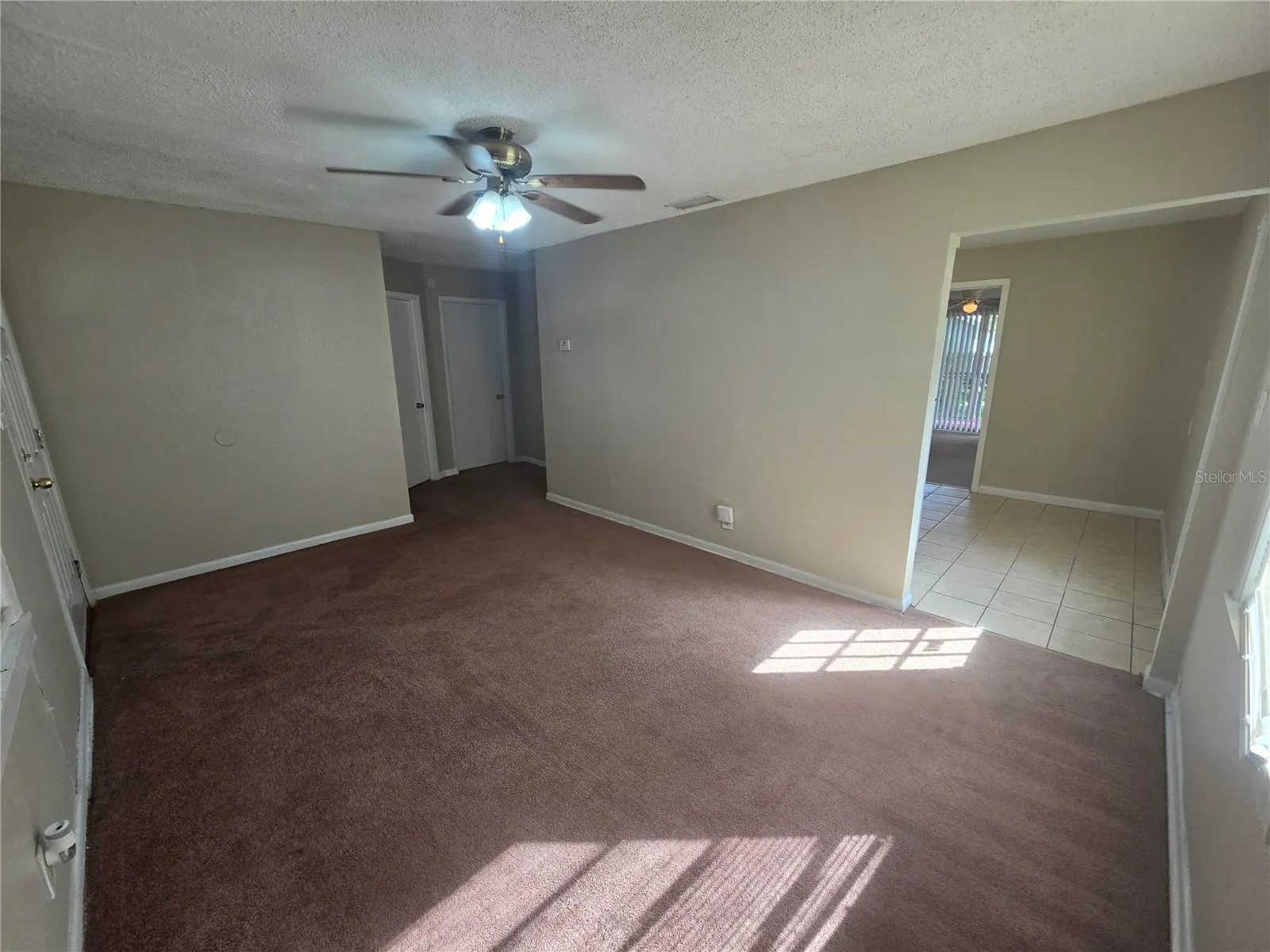1512 W COMANCHE AVE