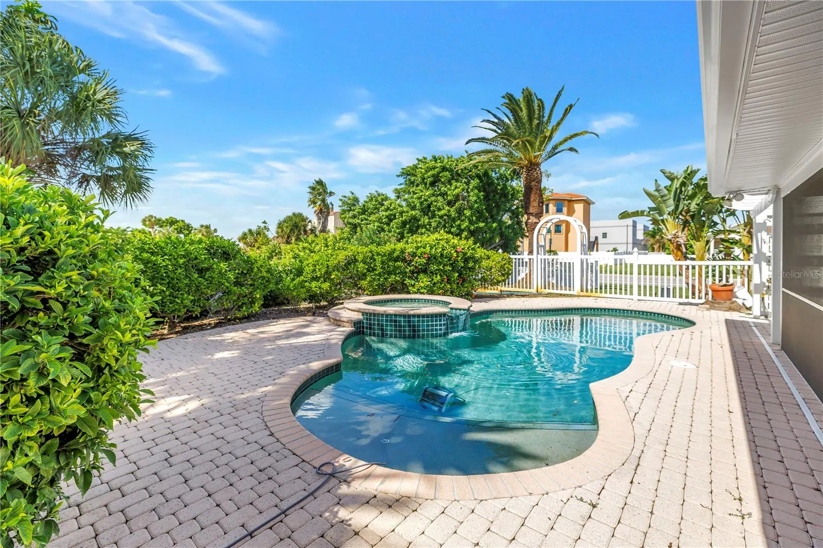 290 MONTE CRISTO BLVD