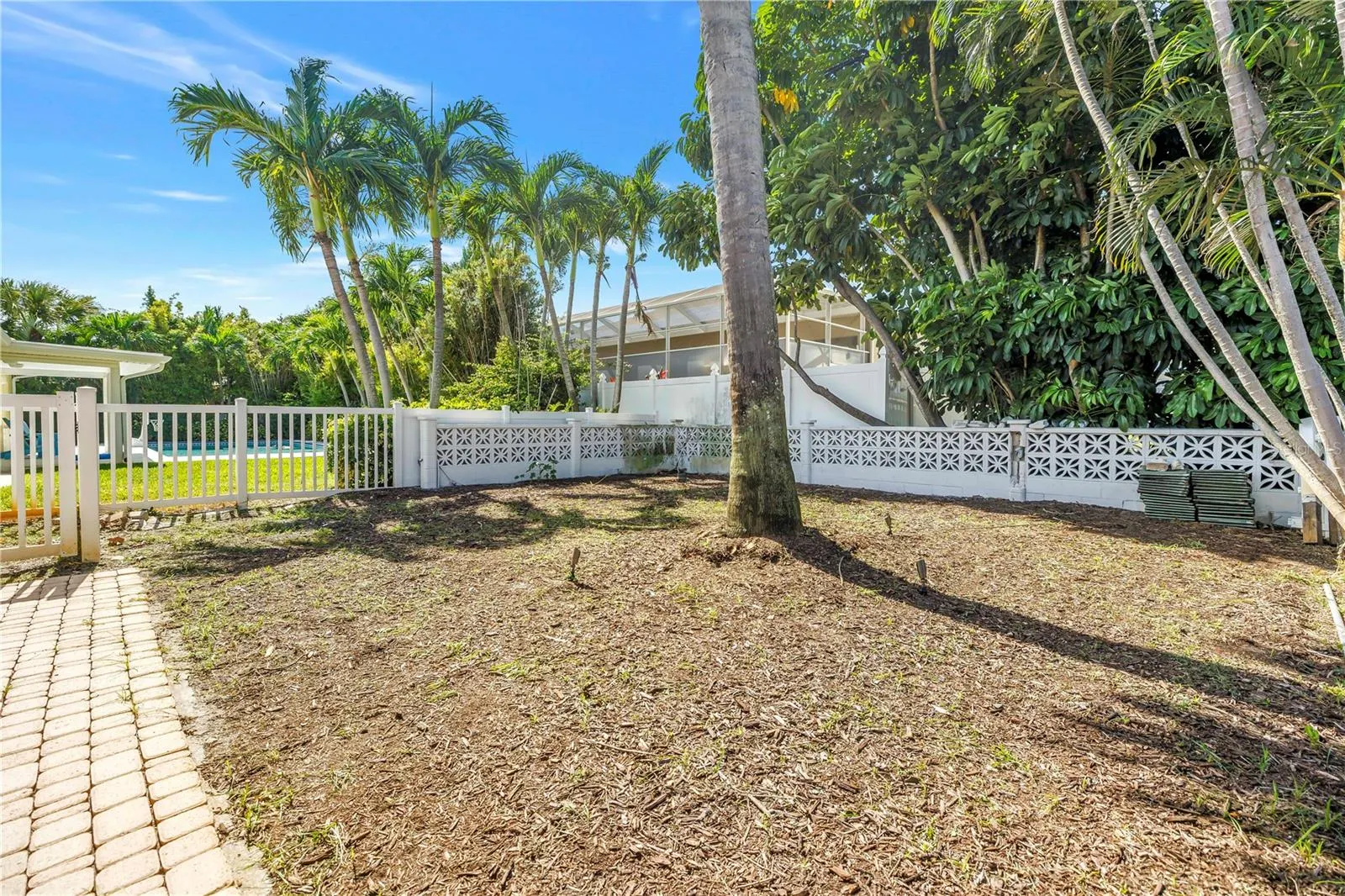 290 MONTE CRISTO BLVD
