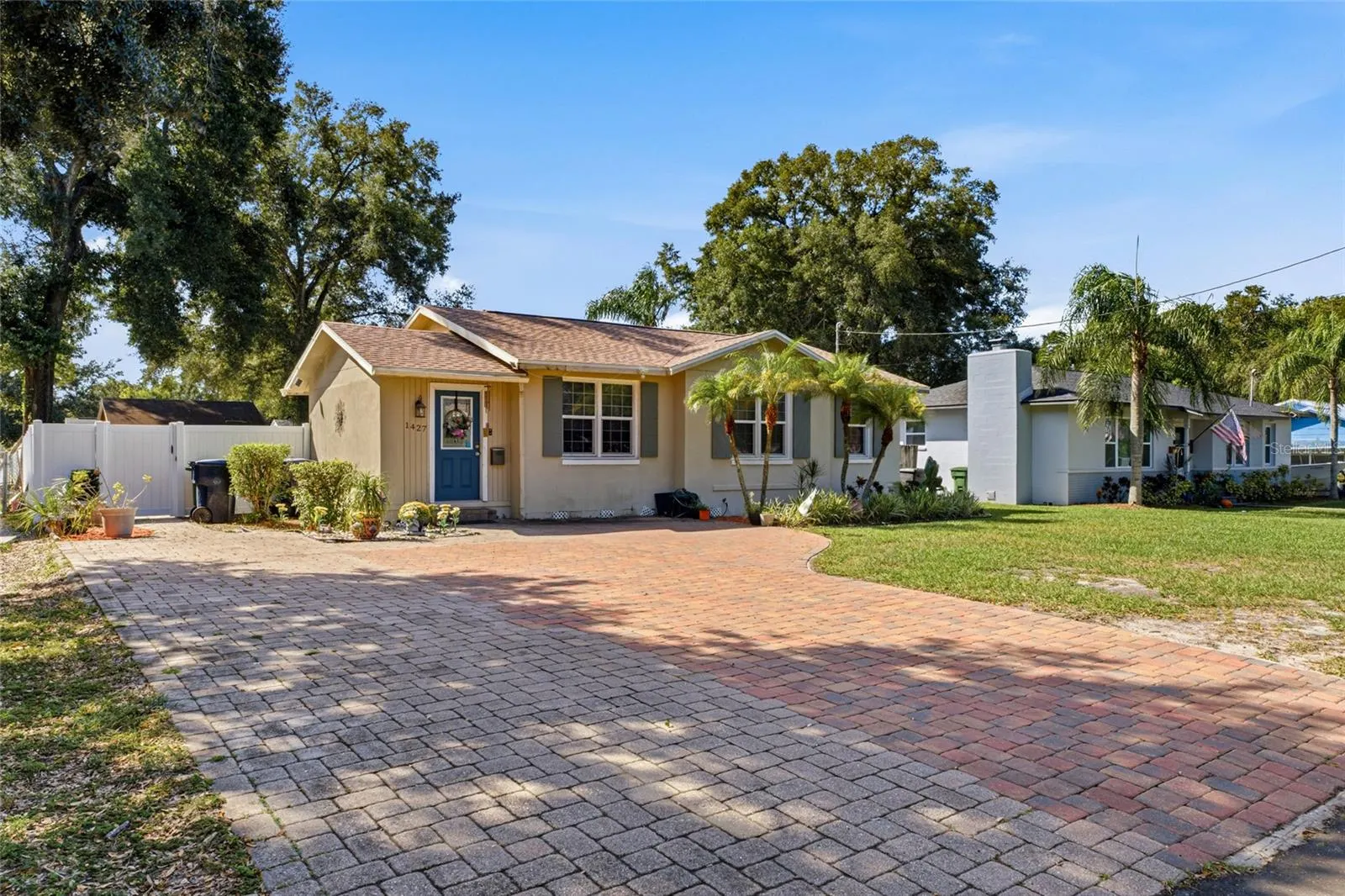 1427 E COMANCHE AVE
