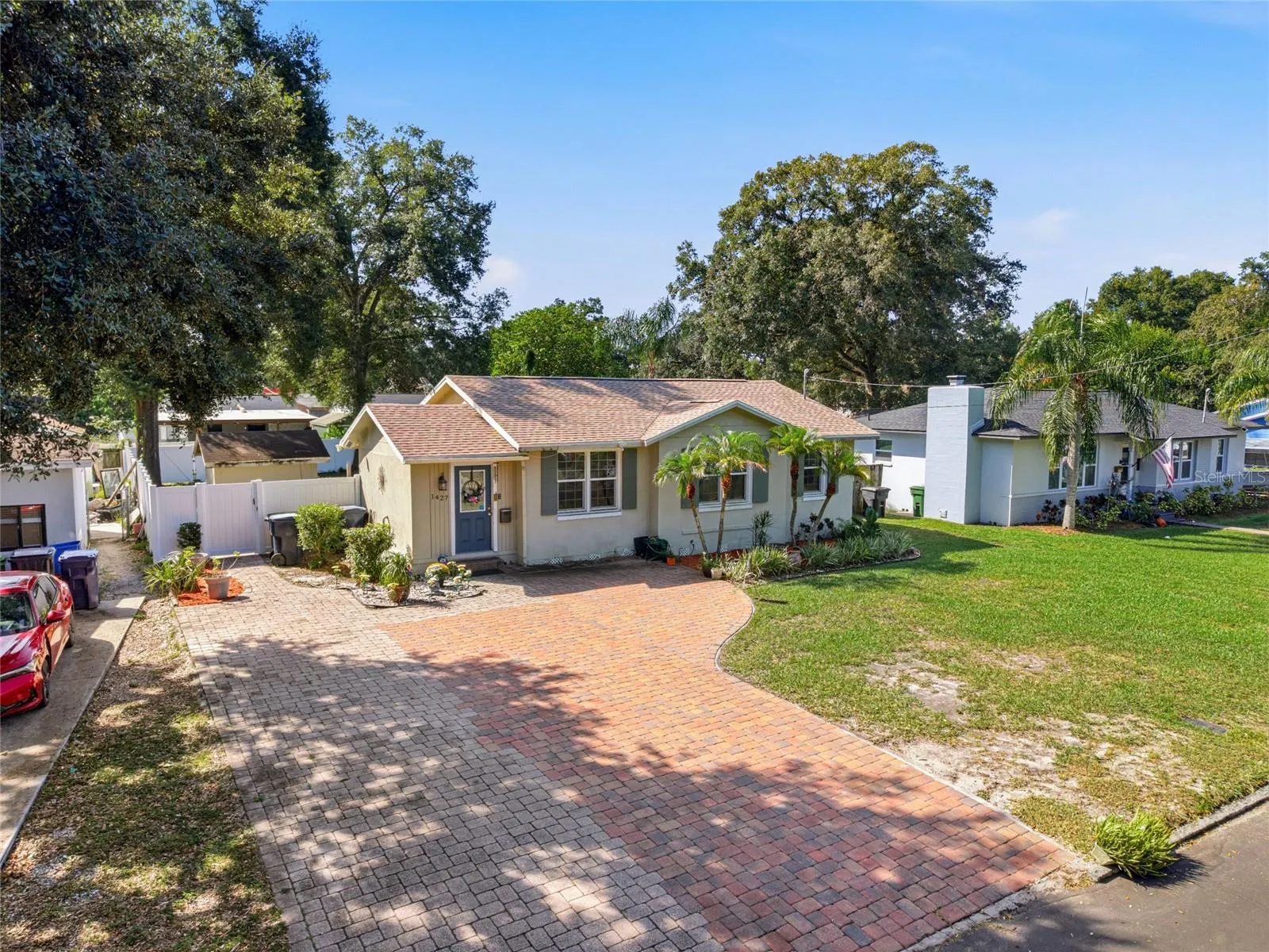 1427 E COMANCHE AVE