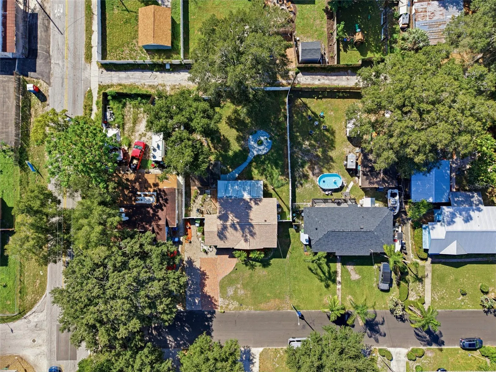 1427 E COMANCHE AVE