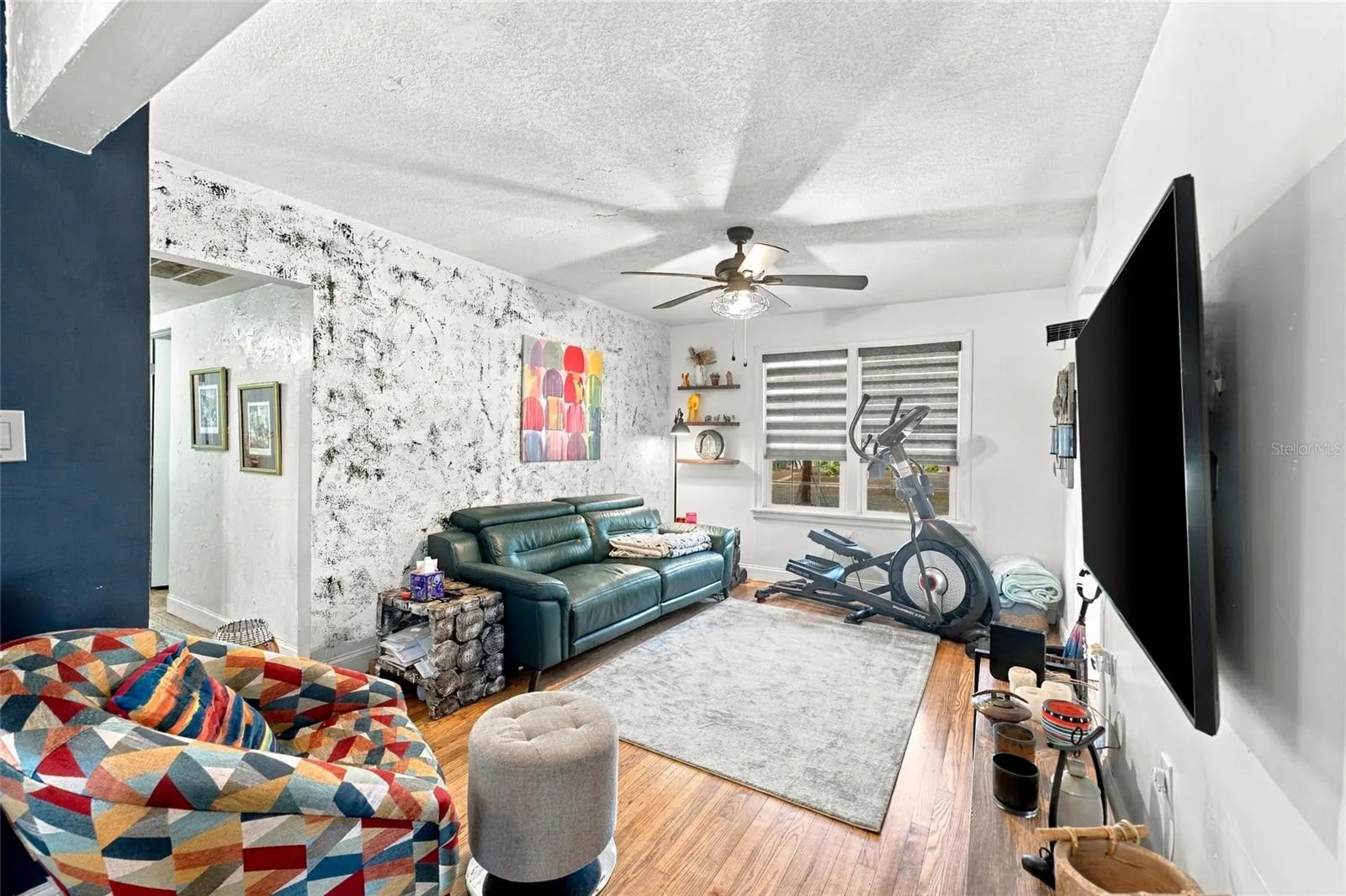 1427 E COMANCHE AVE