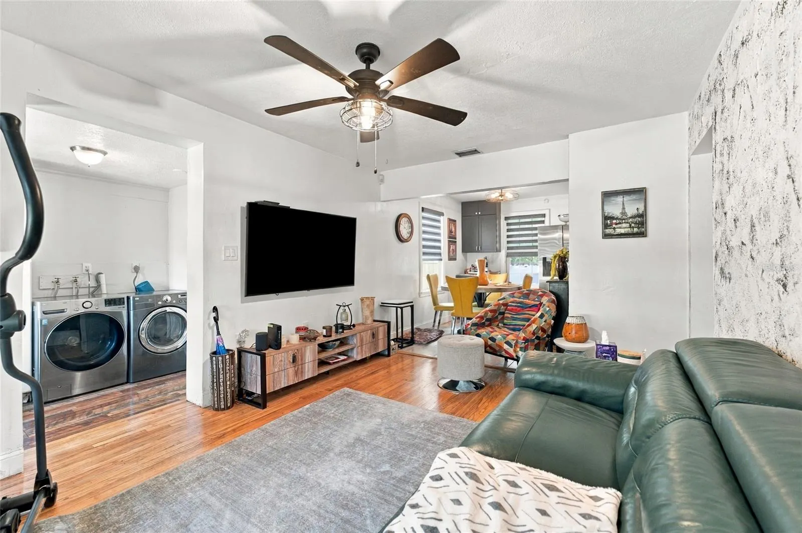 1427 E COMANCHE AVE