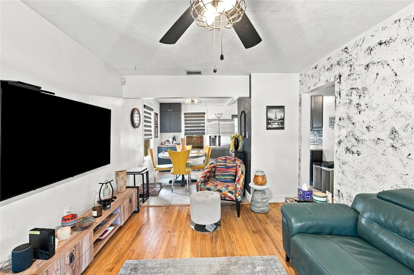 1427 E COMANCHE AVE