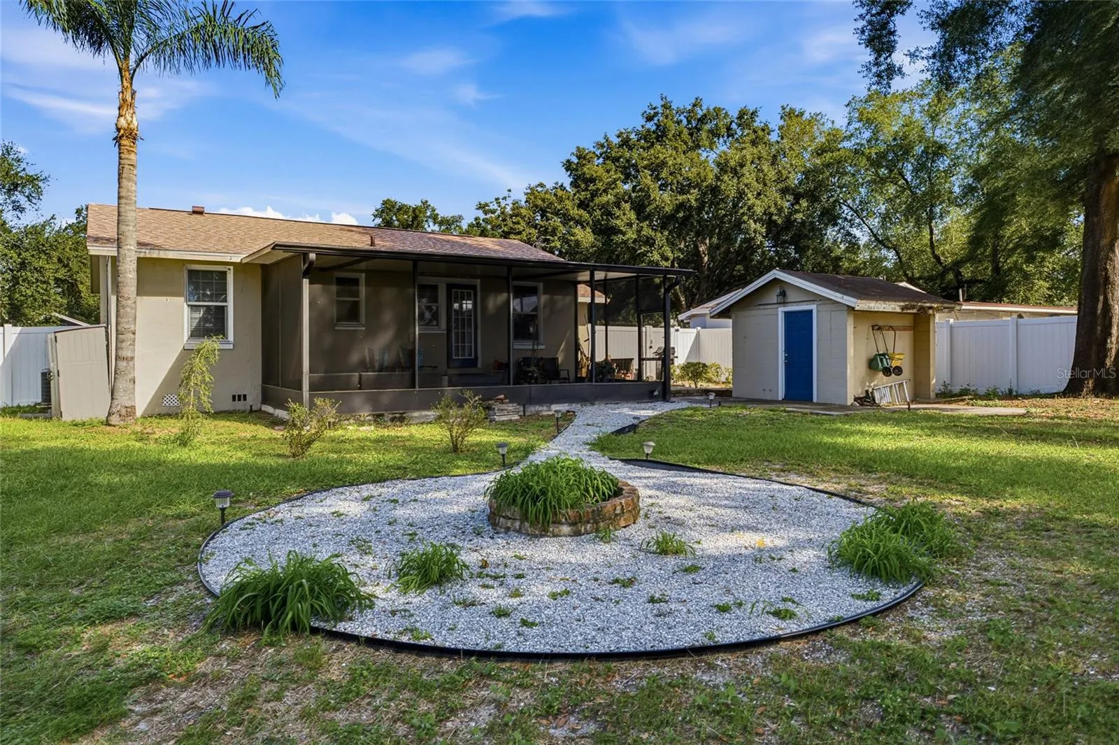 1427 E COMANCHE AVE