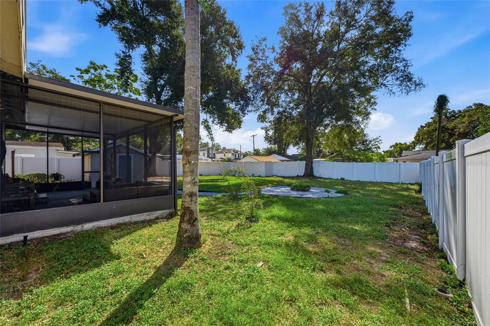 1427 E COMANCHE AVE