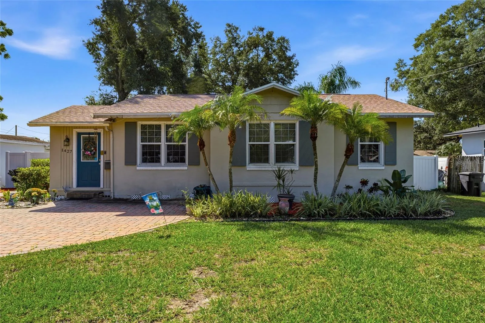 1427 E COMANCHE AVE