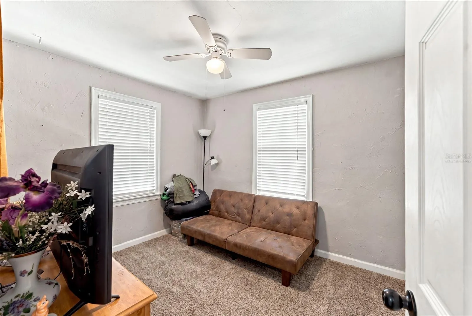 1427 E COMANCHE AVE