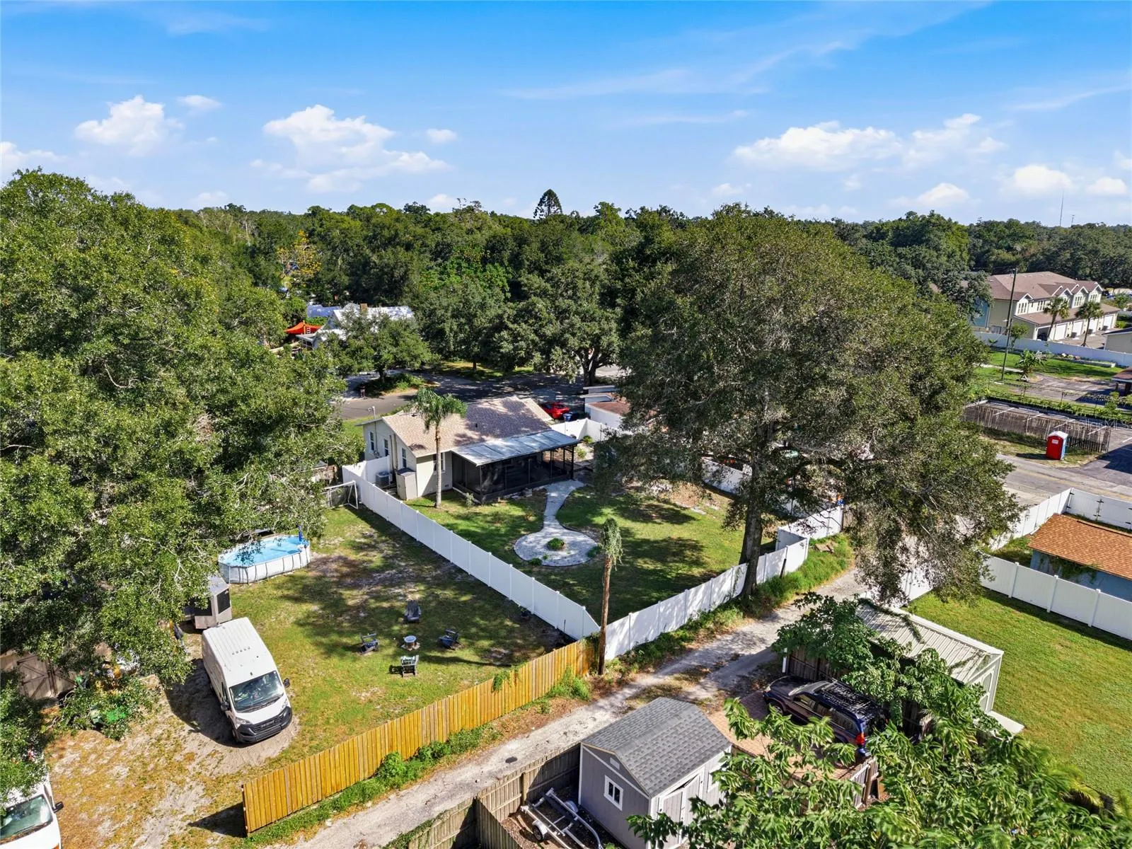 1427 E COMANCHE AVE