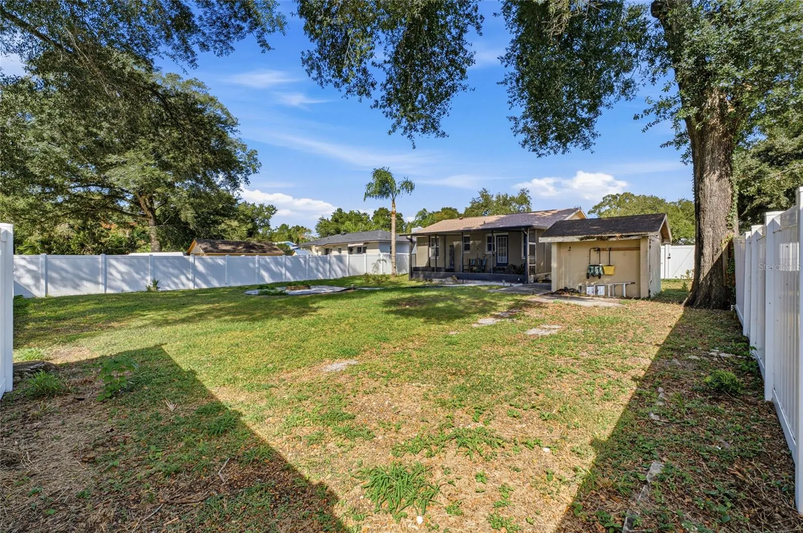 1427 E COMANCHE AVE