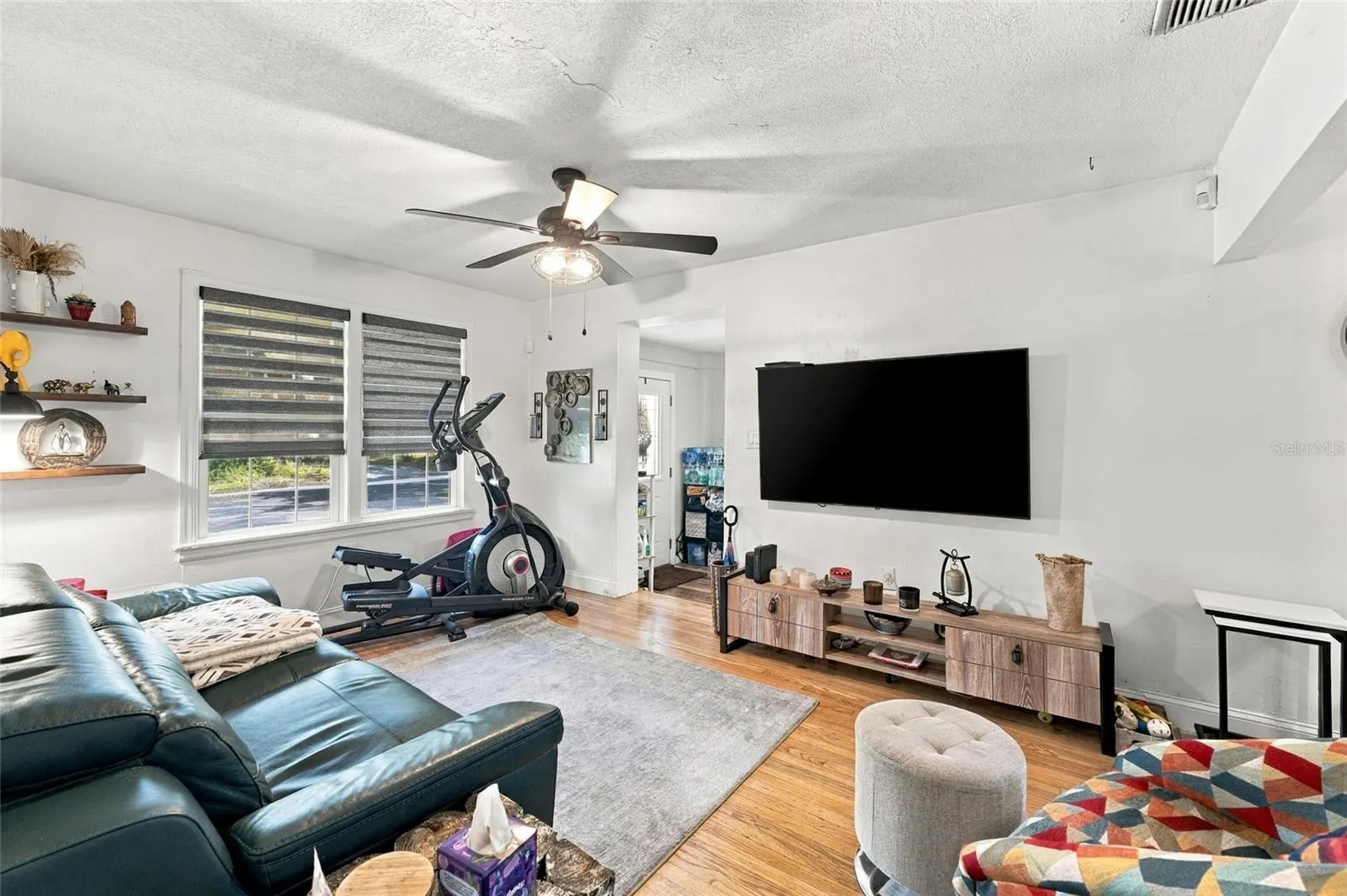 1427 E COMANCHE AVE