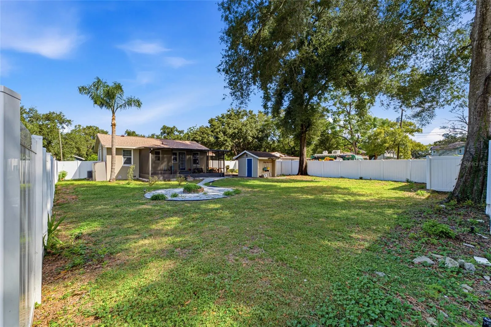 1427 E COMANCHE AVE