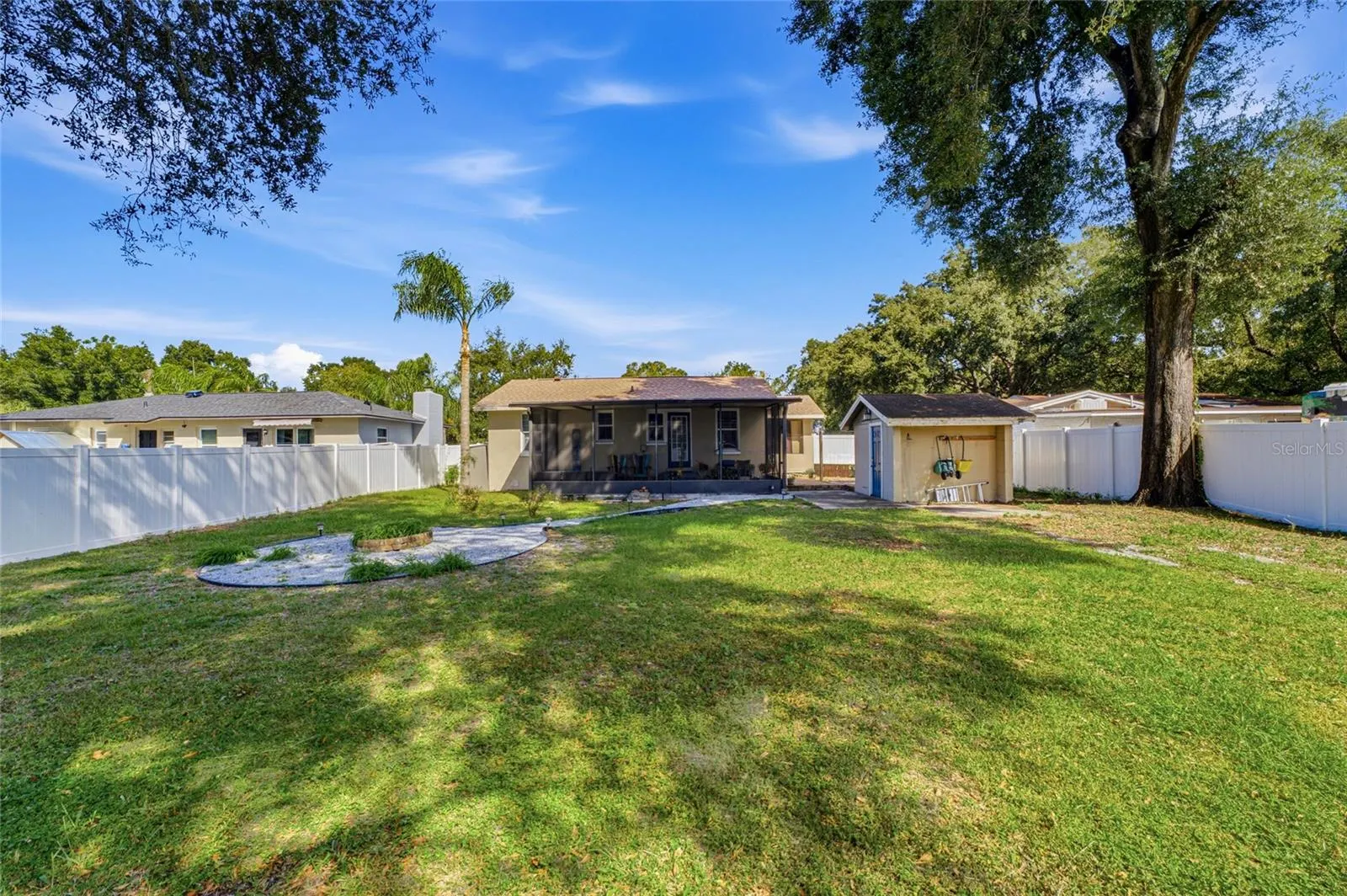 1427 E COMANCHE AVE