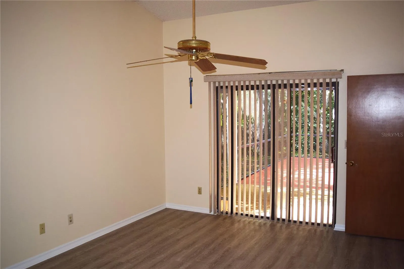 450 CASCADE LN