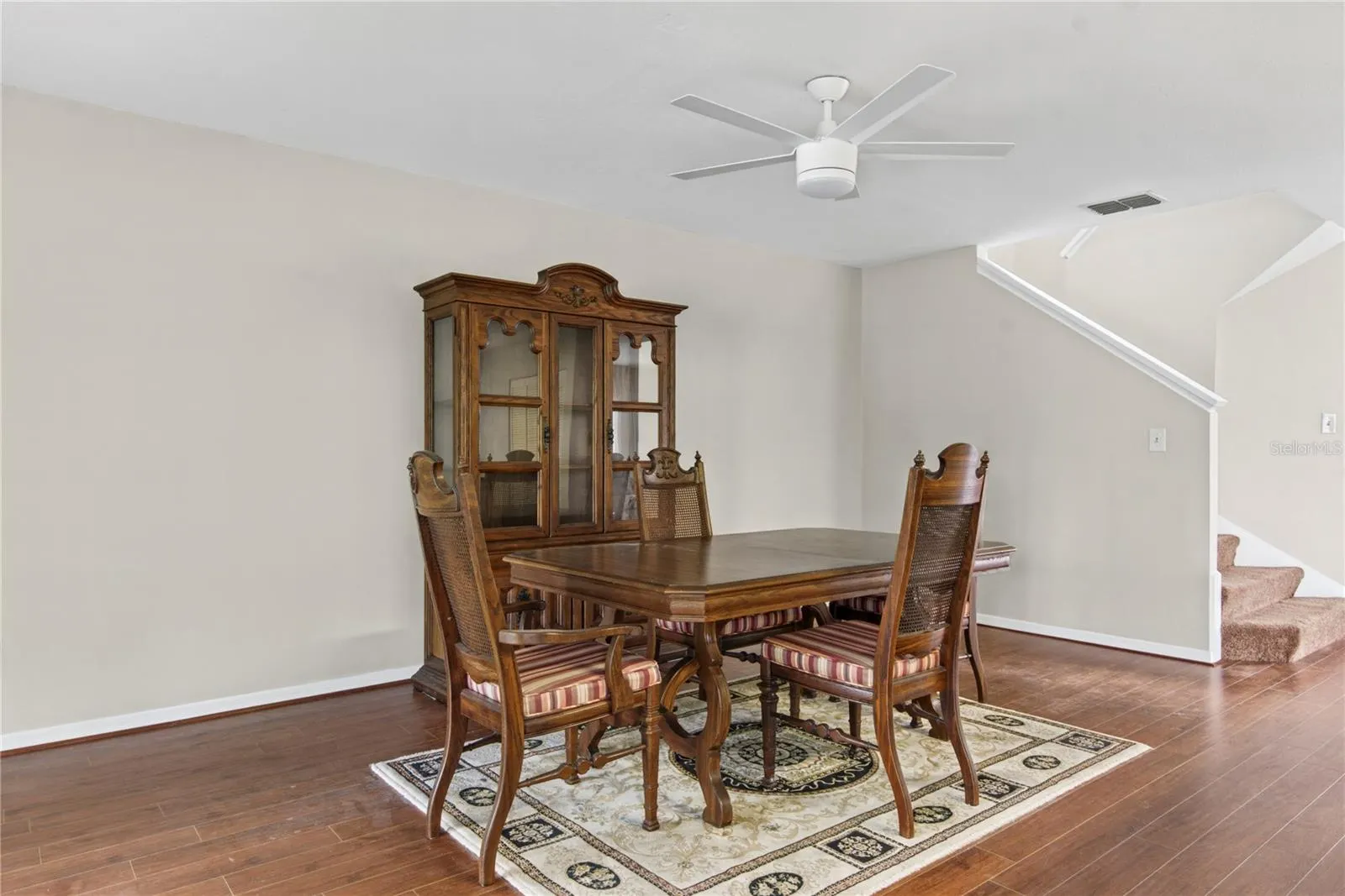 1210 HOUNDS RUN