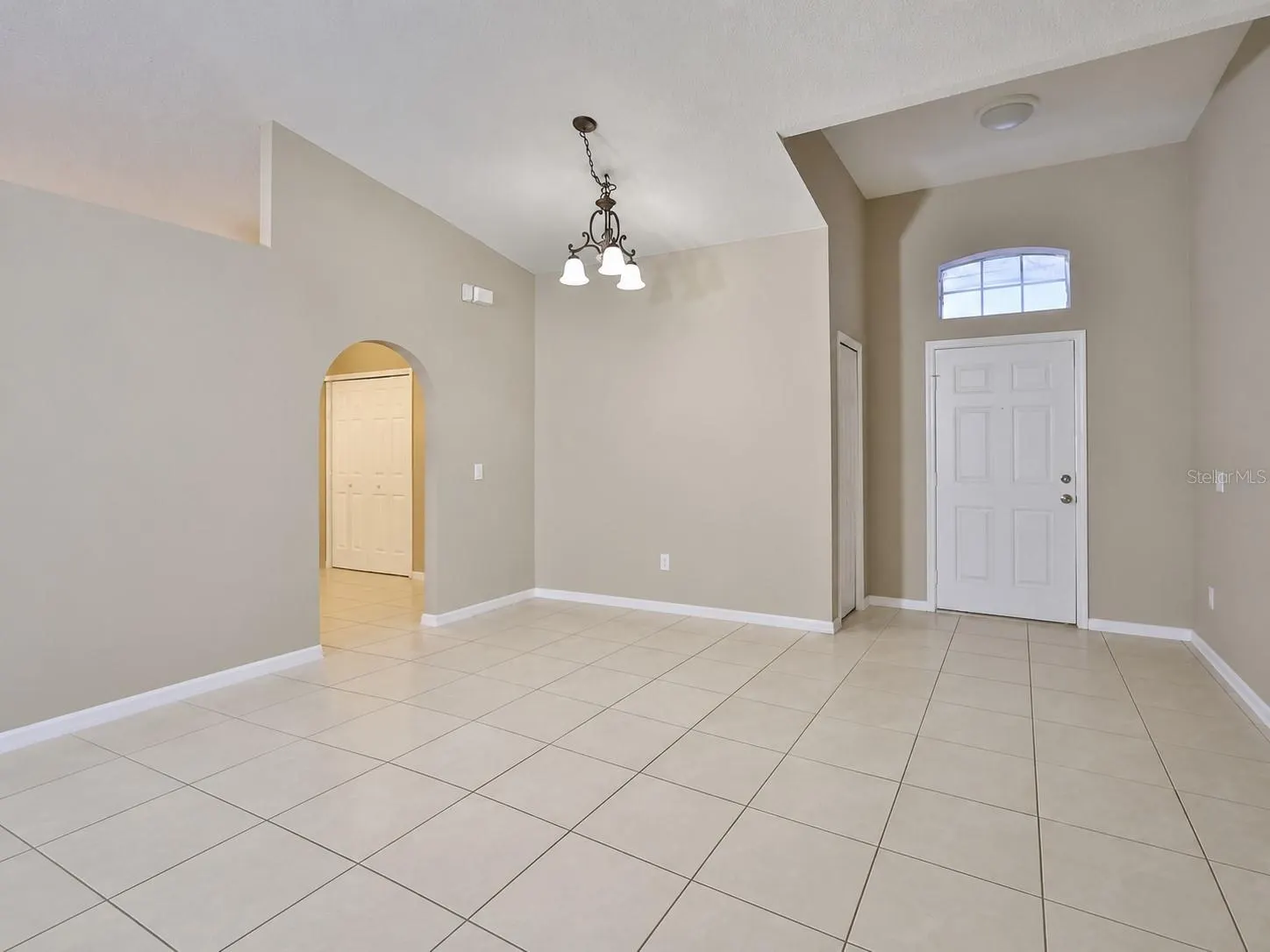 1502 ALHAMBRA CREST DR