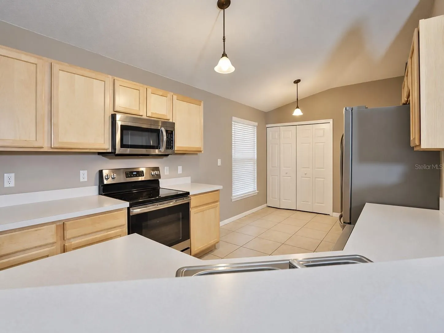 1502 ALHAMBRA CREST DR
