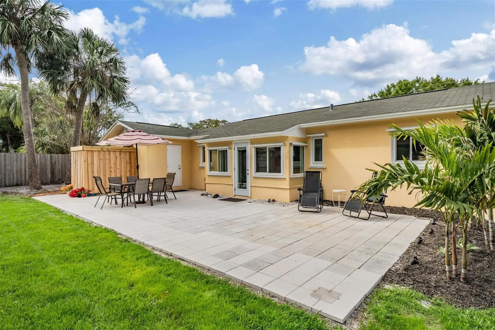 14704 SUNSET DR