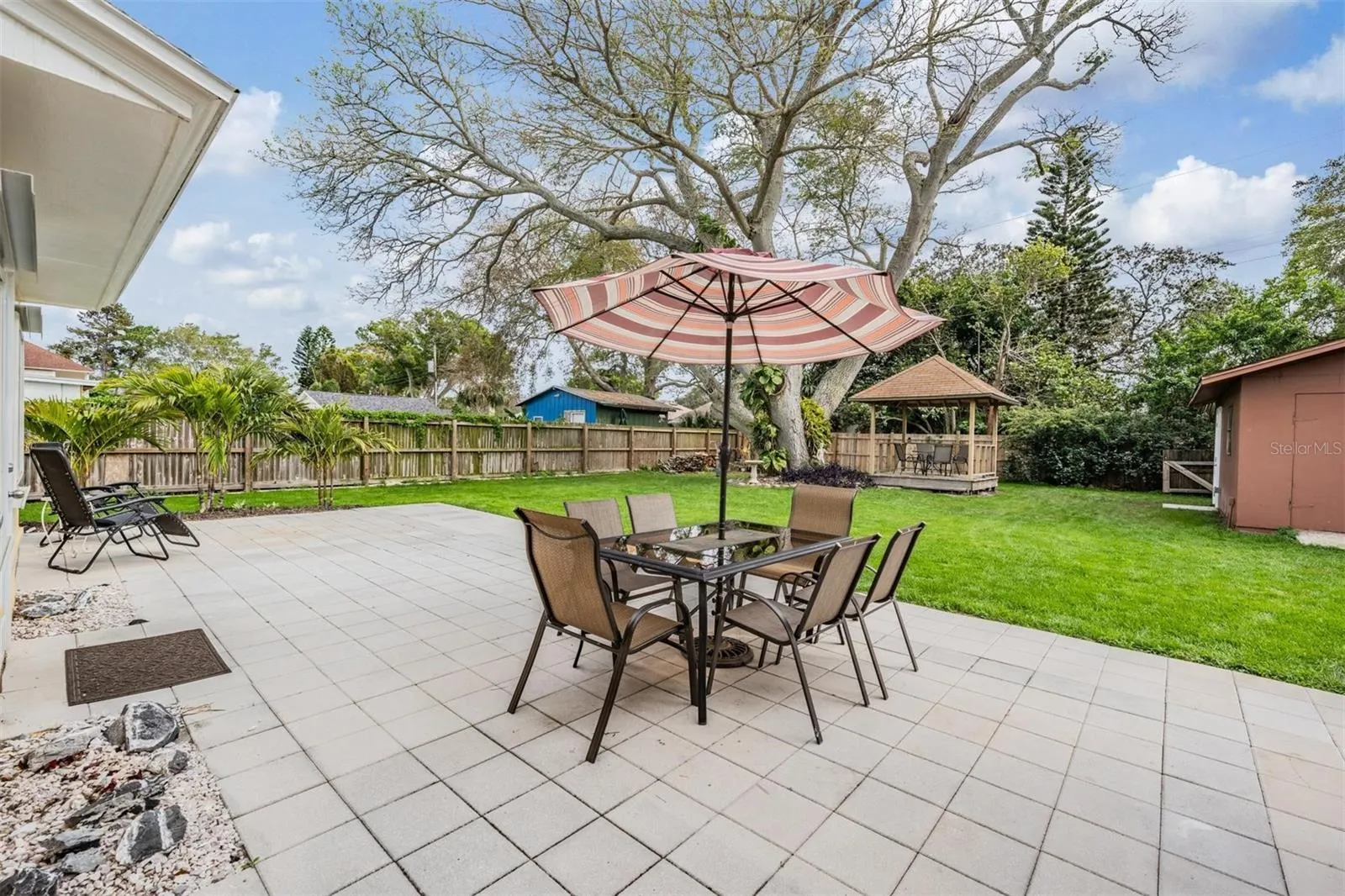 14704 SUNSET DR