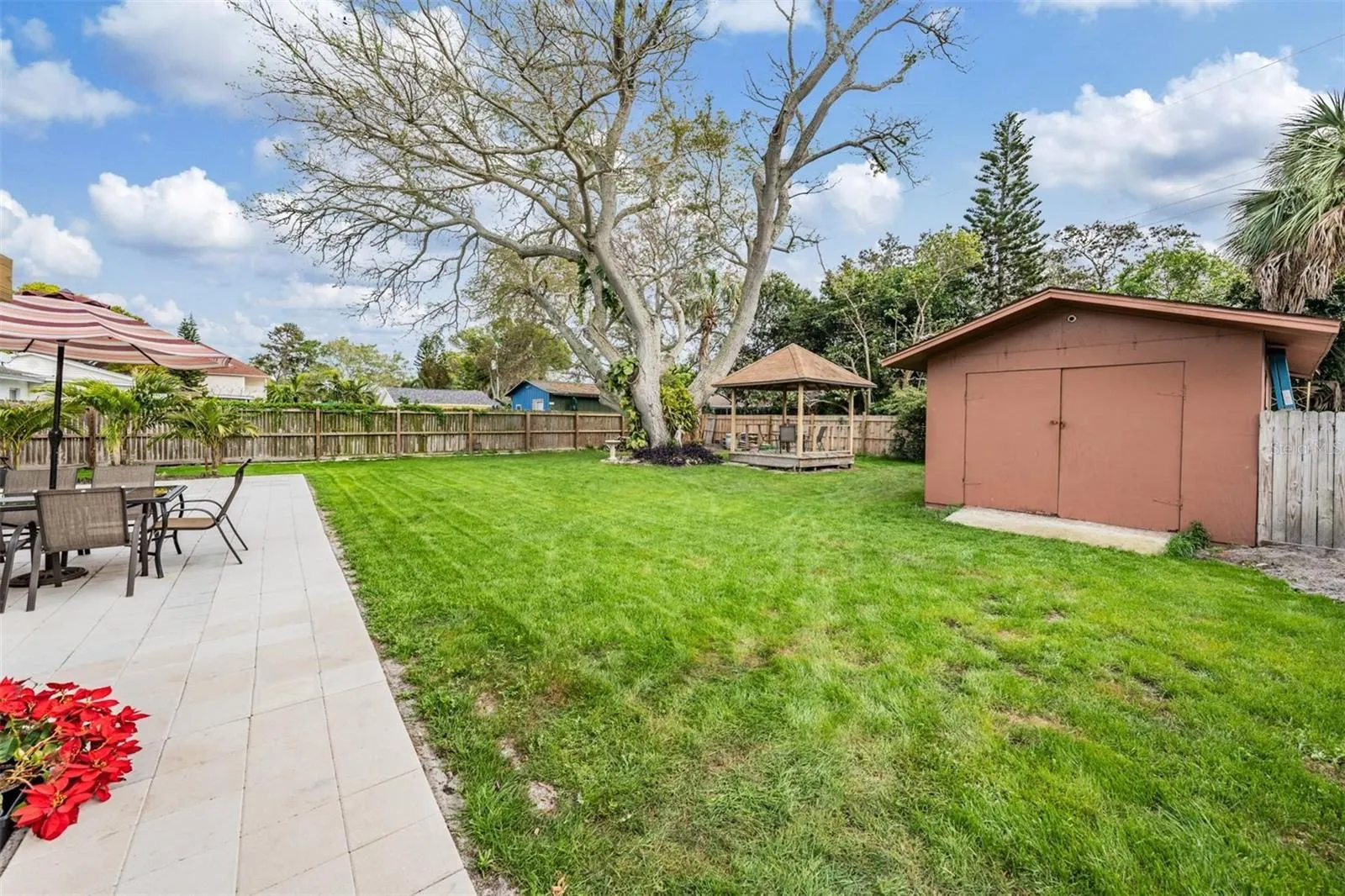 14704 SUNSET DR