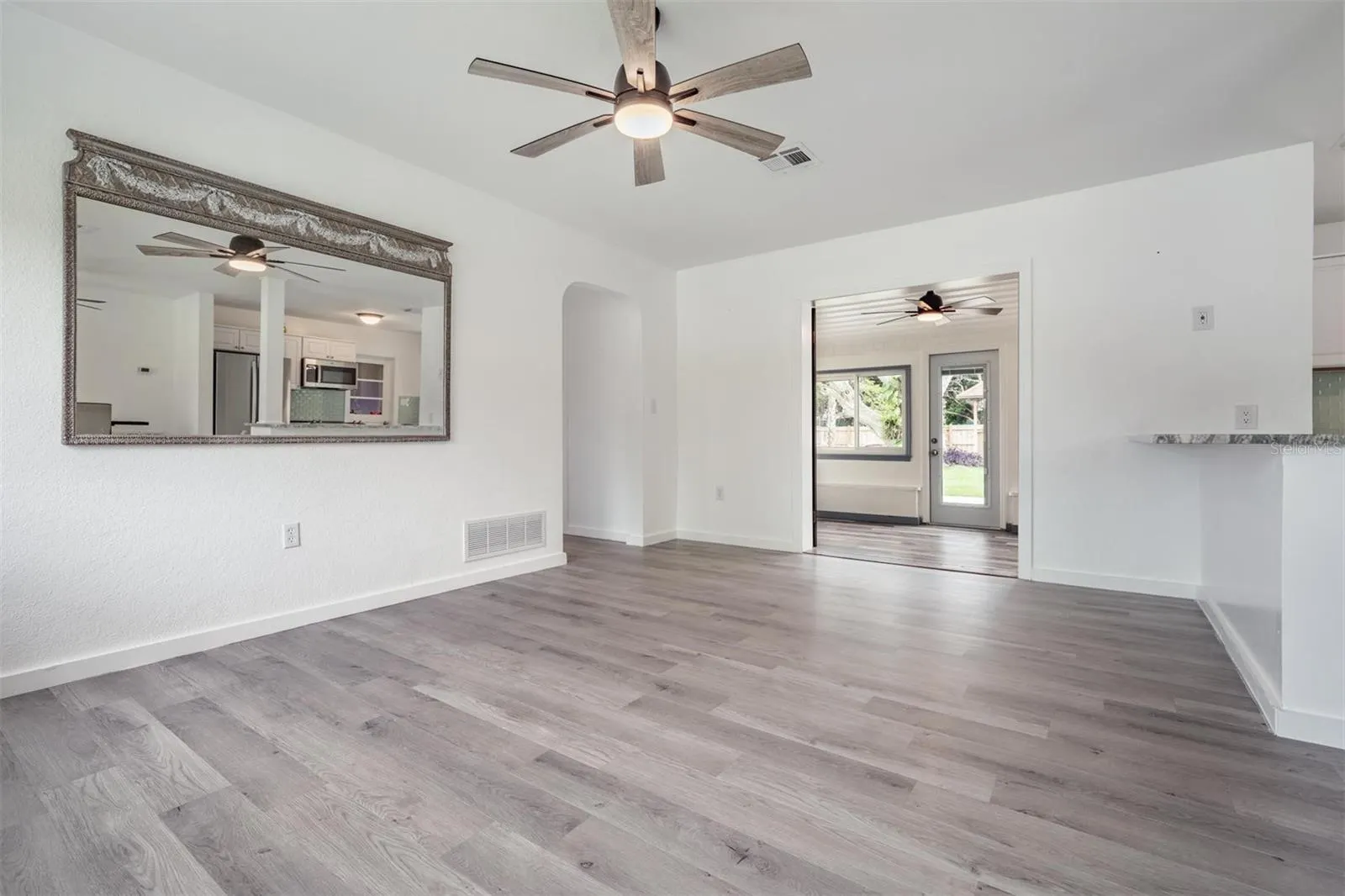 14704 SUNSET DR