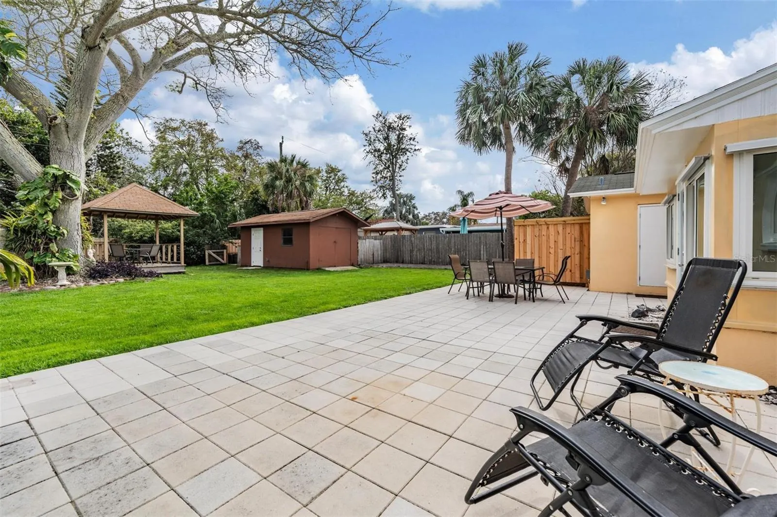 14704 SUNSET DR