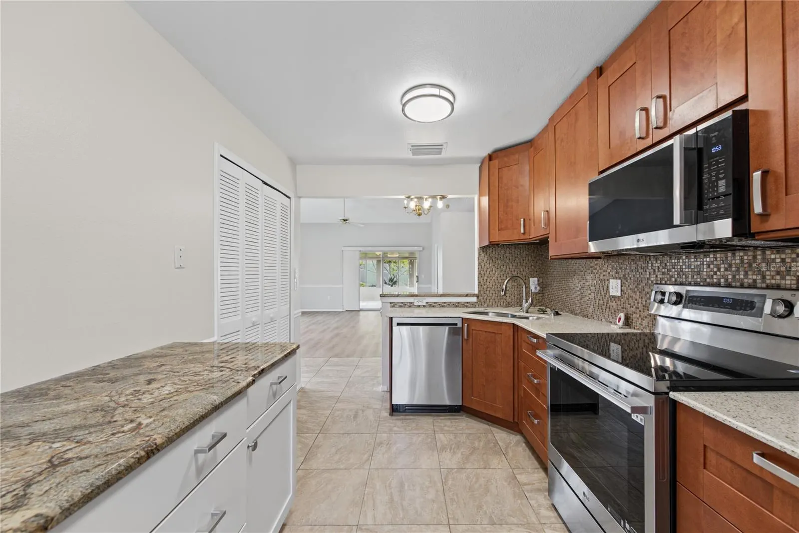2366 BENTLEY DR
