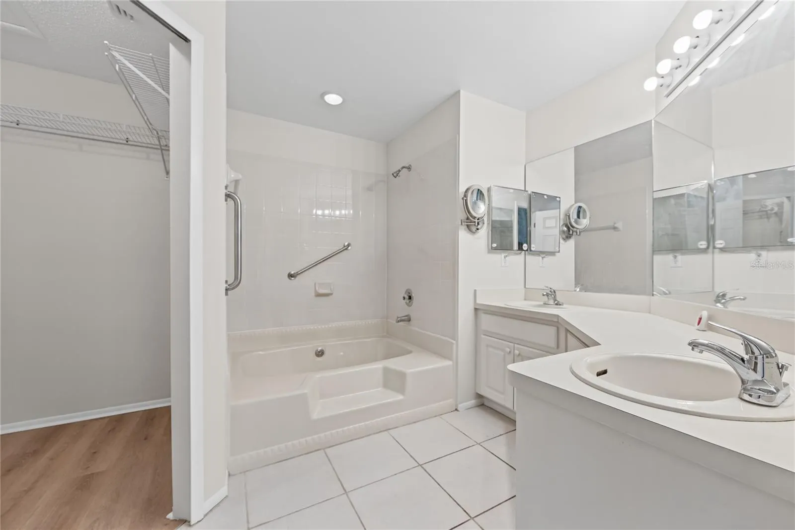 2366 BENTLEY DR