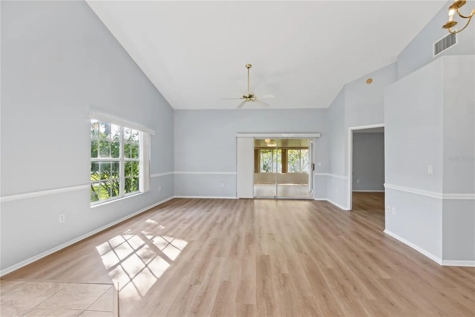 2366 BENTLEY DR