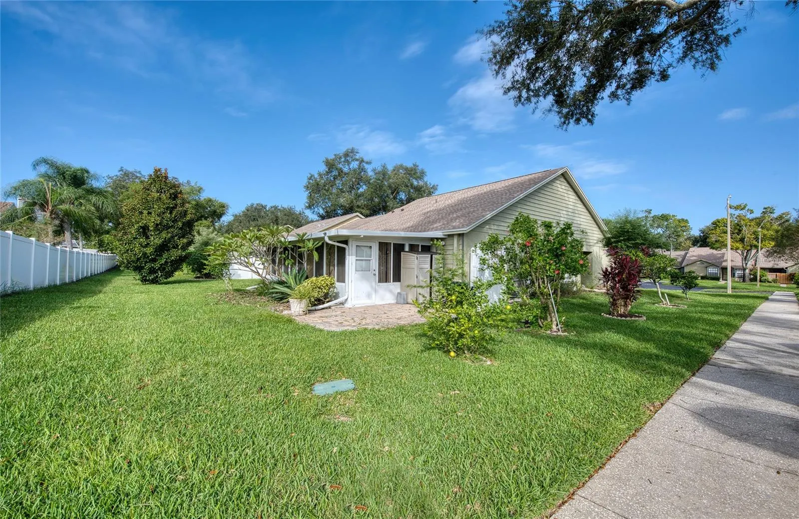 2366 BENTLEY DR