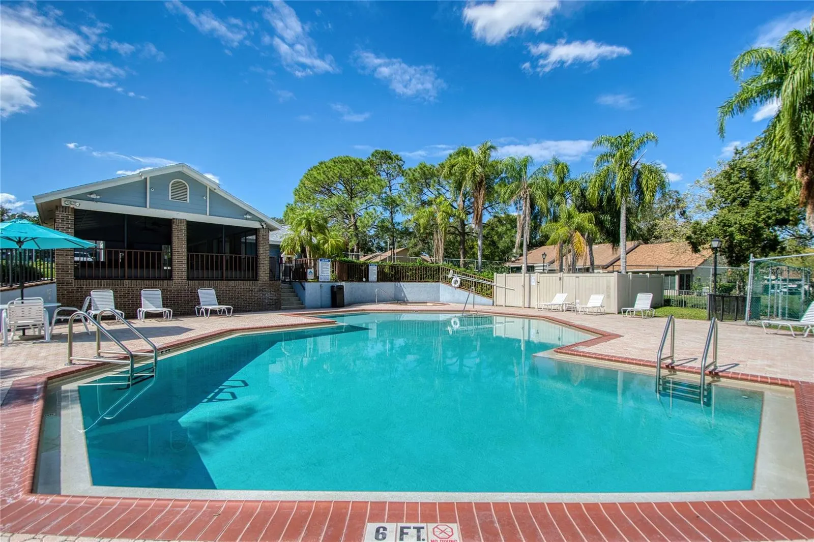 2366 BENTLEY DR