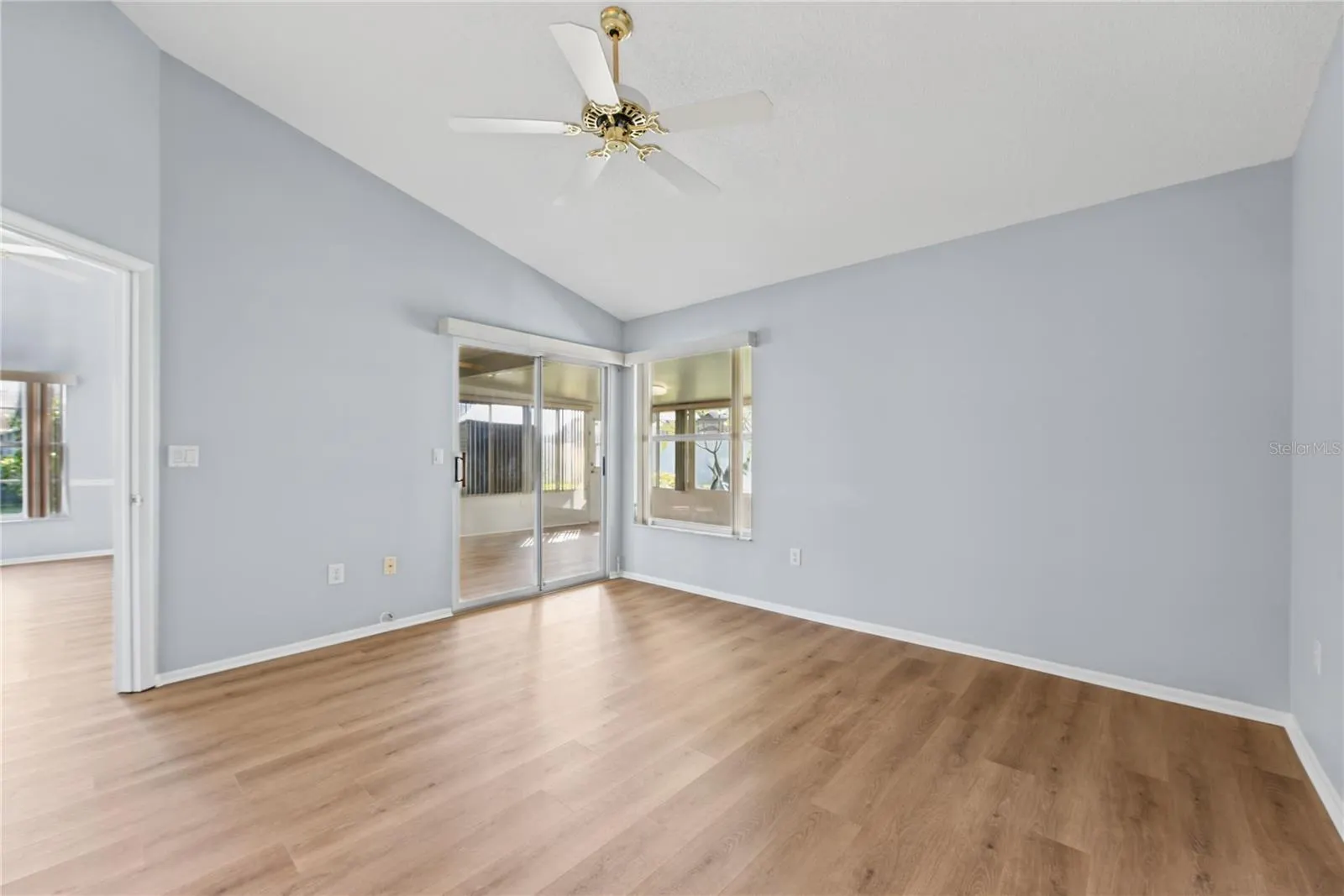 2366 BENTLEY DR