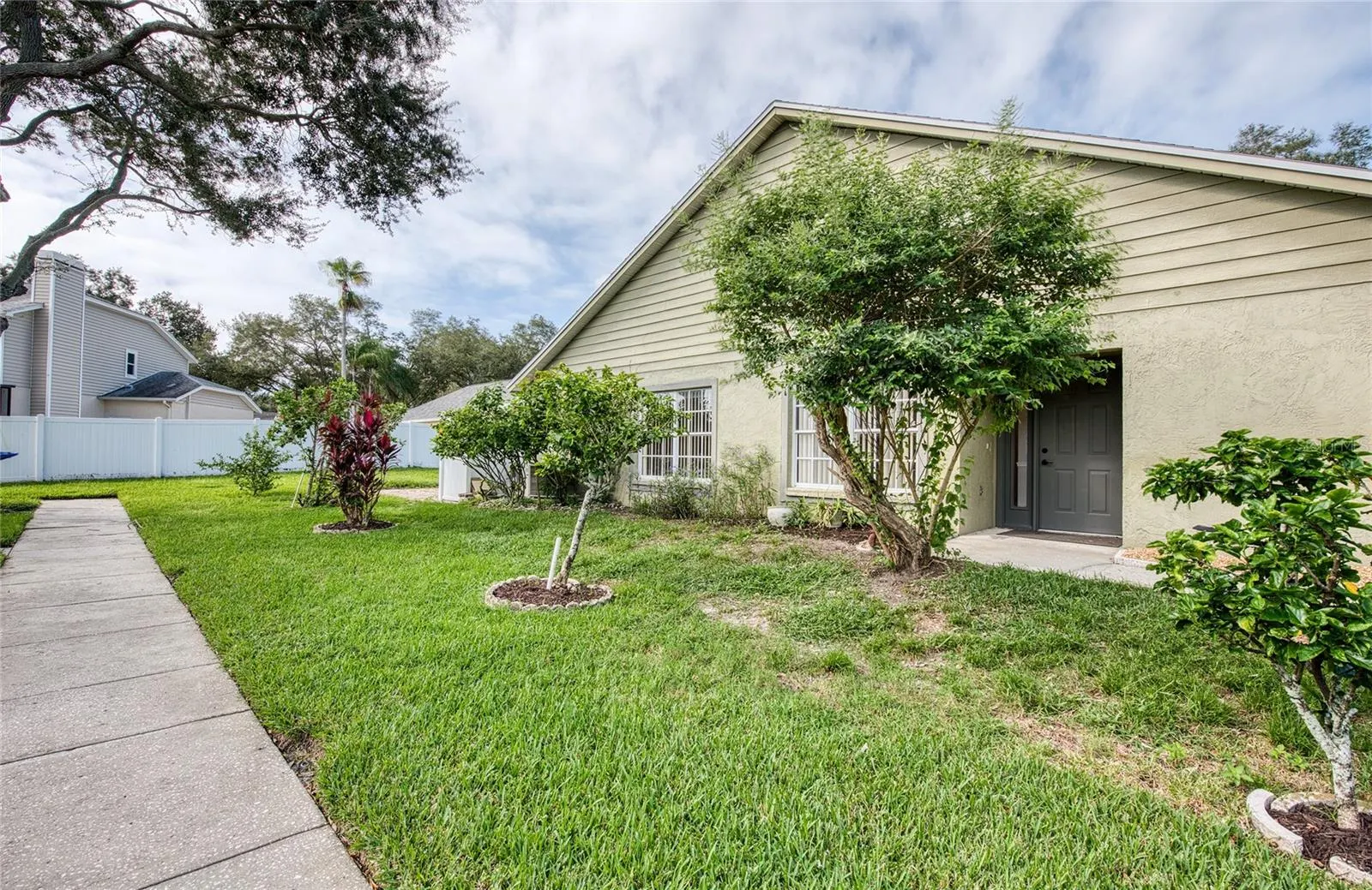 2366 BENTLEY DR