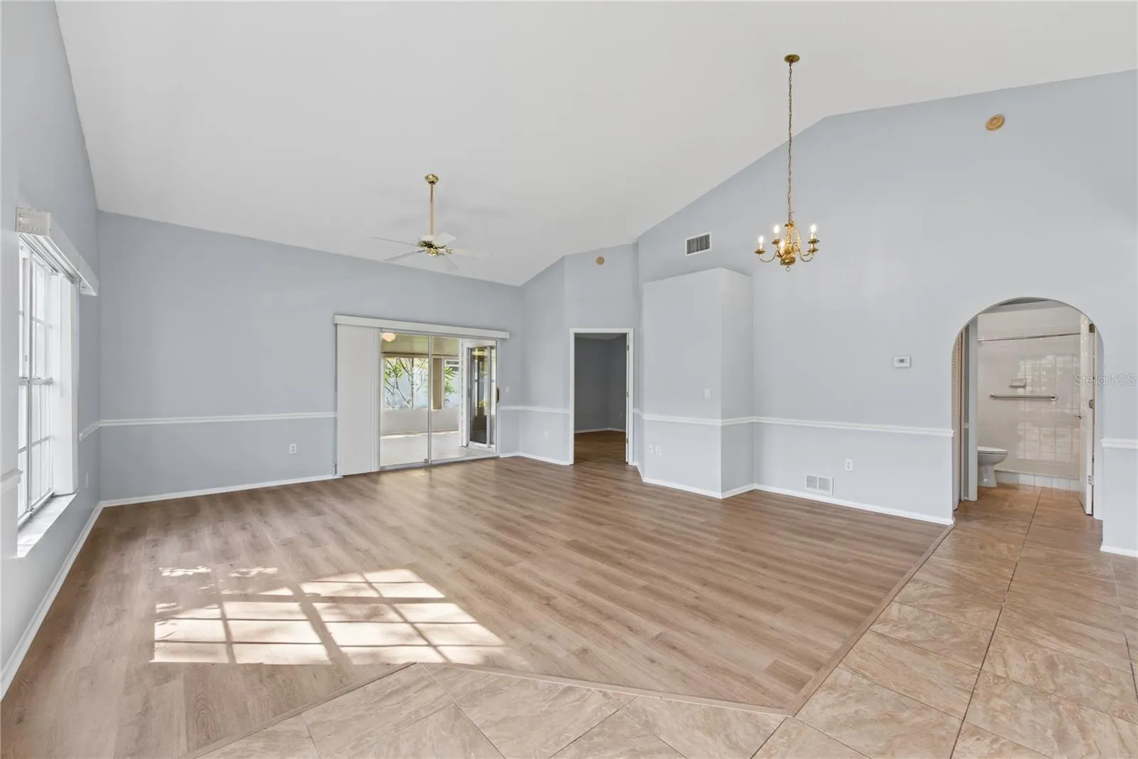 2366 BENTLEY DR