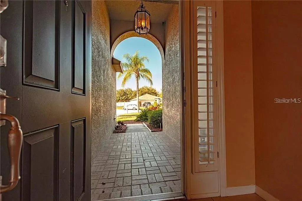 3904 IXORA CT