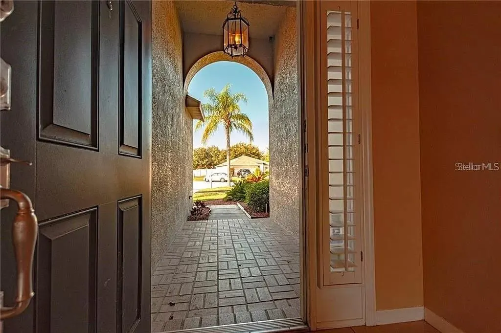 3904 IXORA CT