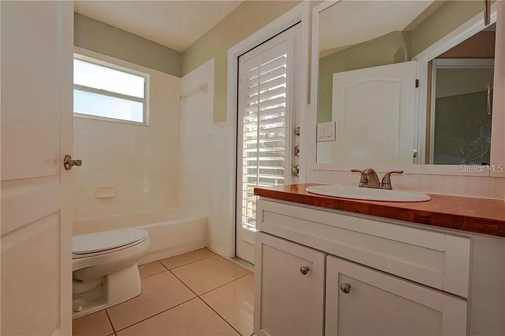 3904 IXORA CT