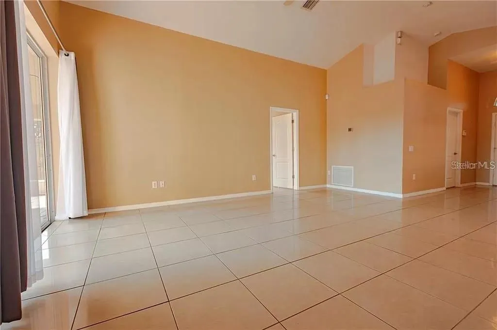 3904 IXORA CT