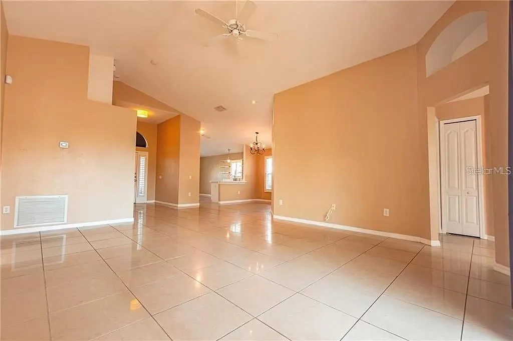 3904 IXORA CT