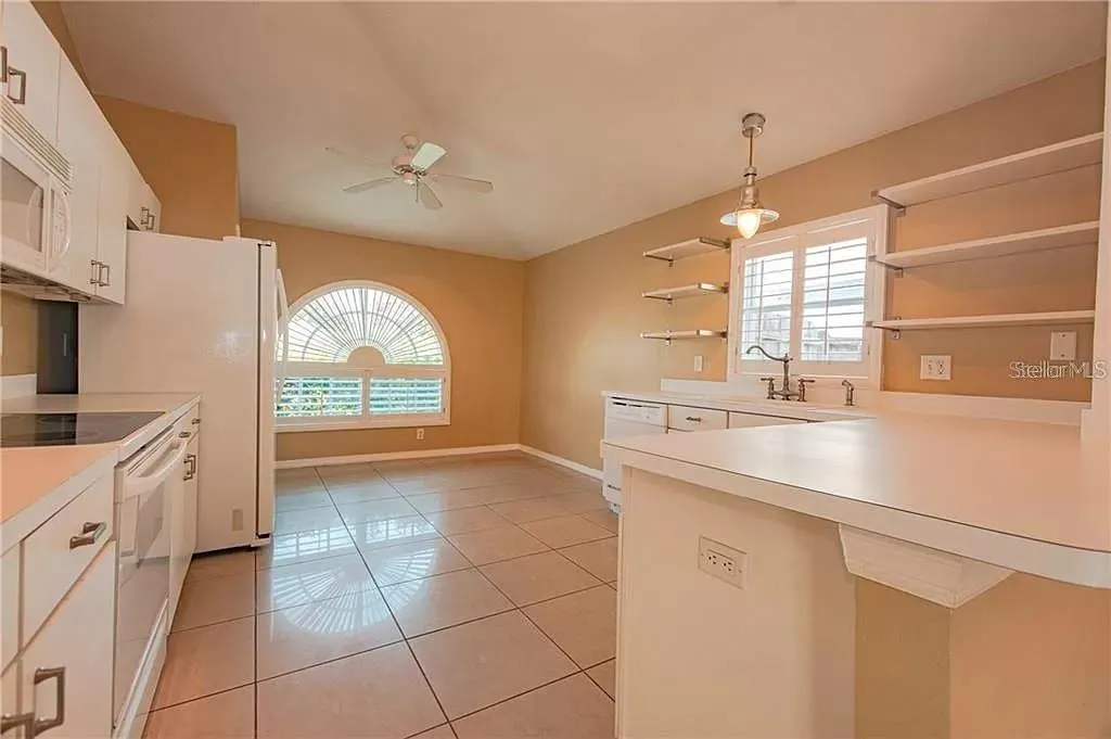 3904 IXORA CT