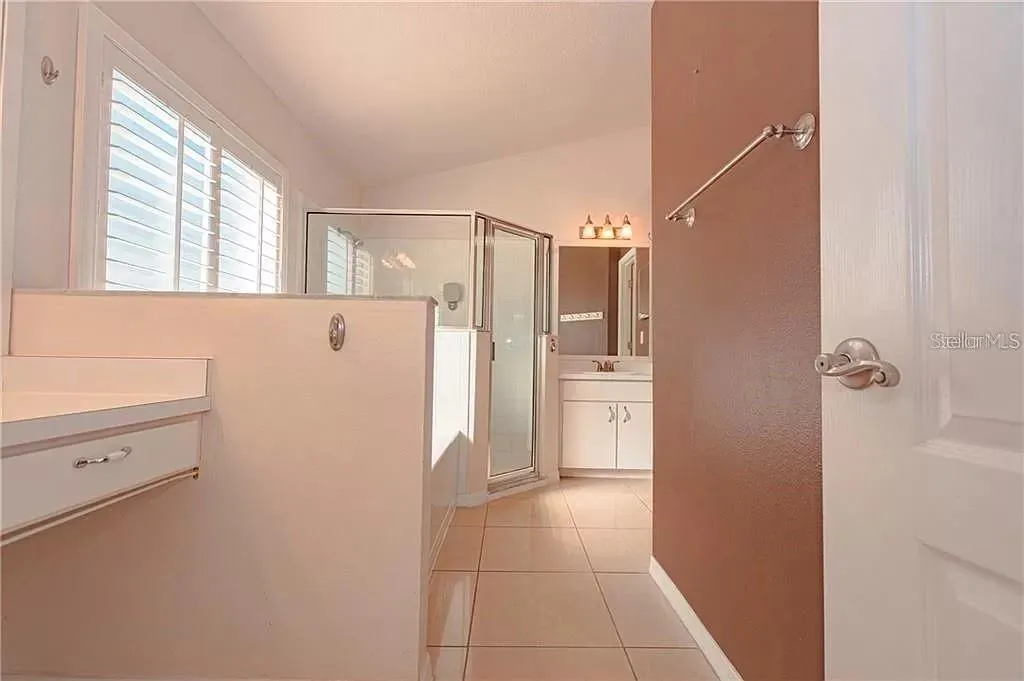 3904 IXORA CT
